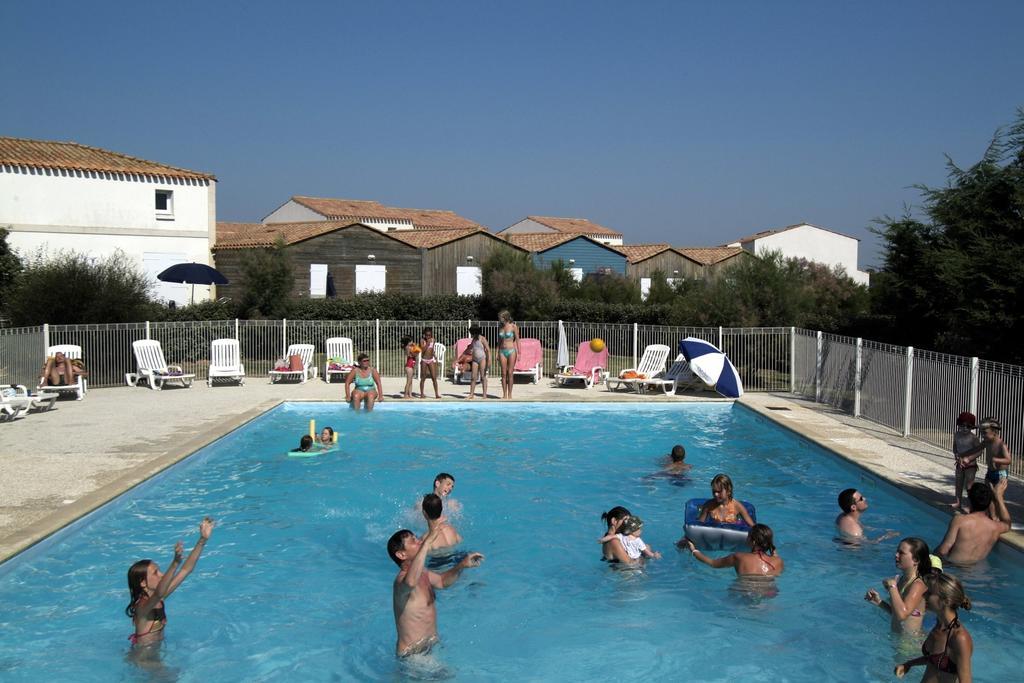 Residence Odalys Le Village Des Amareyeurs Le Château-dʼOléron エクステリア 写真